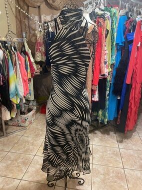 Vintage Black & White Spiral-Print Maxi Dress